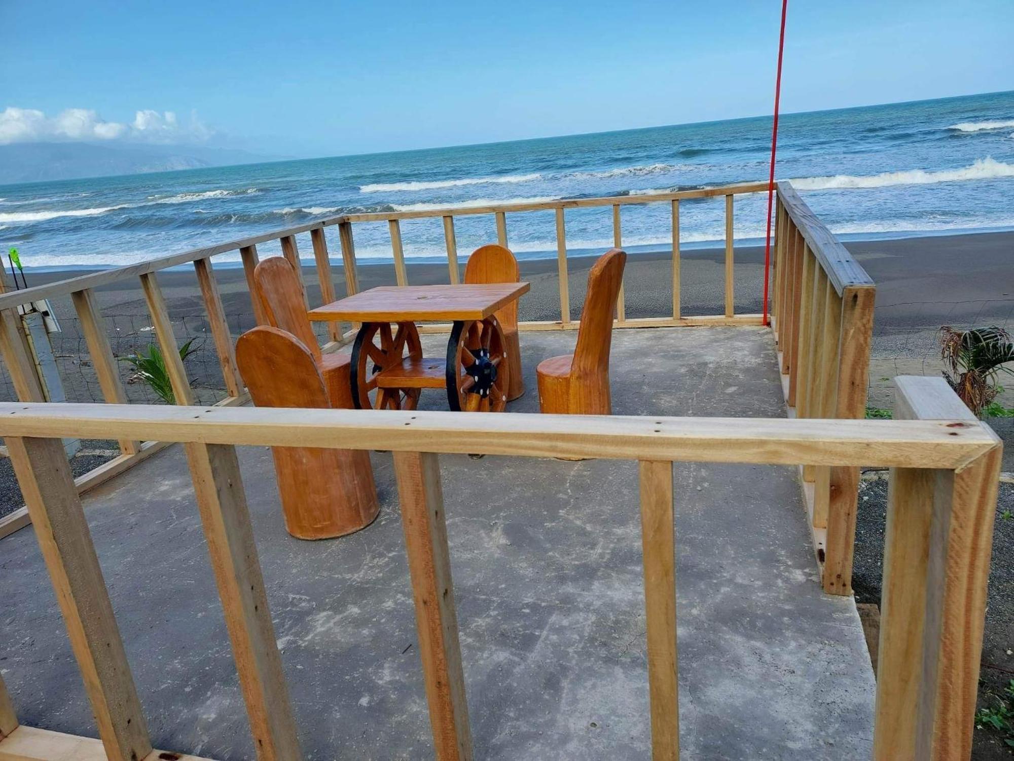 Costa Alora Beach Resort Dingalan Ngoại thất bức ảnh